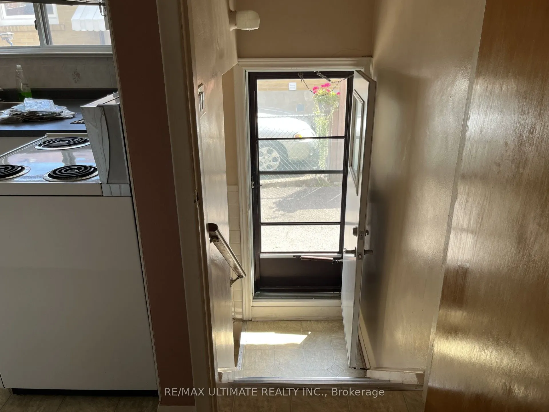 96 Benjamin Boulevard