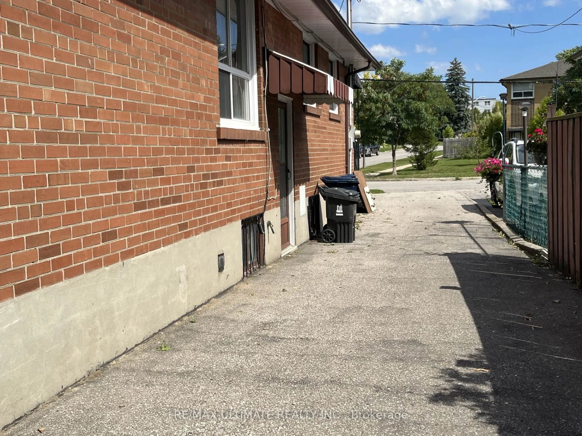 96 Benjamin Boulevard