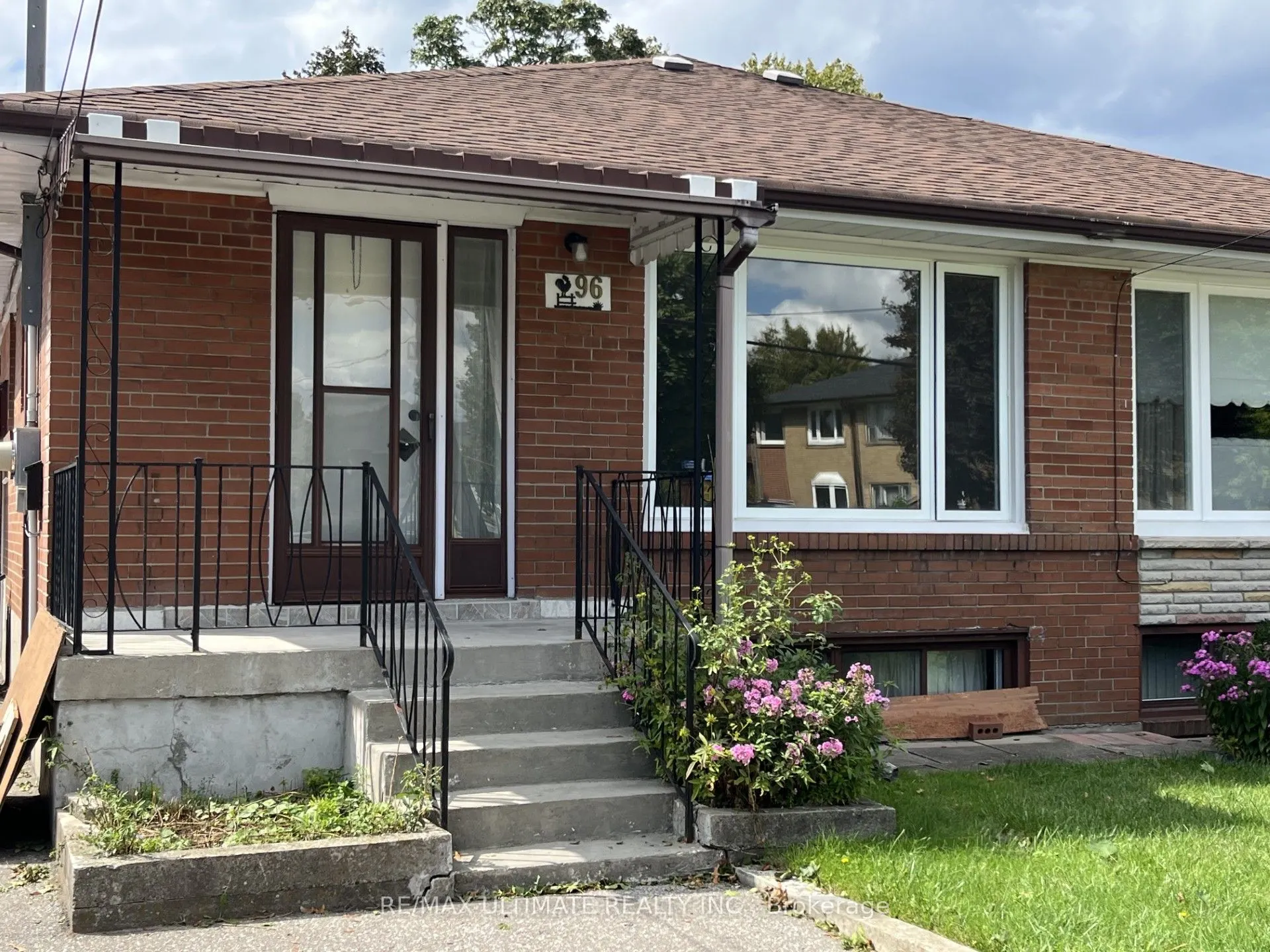96 Benjamin Boulevard