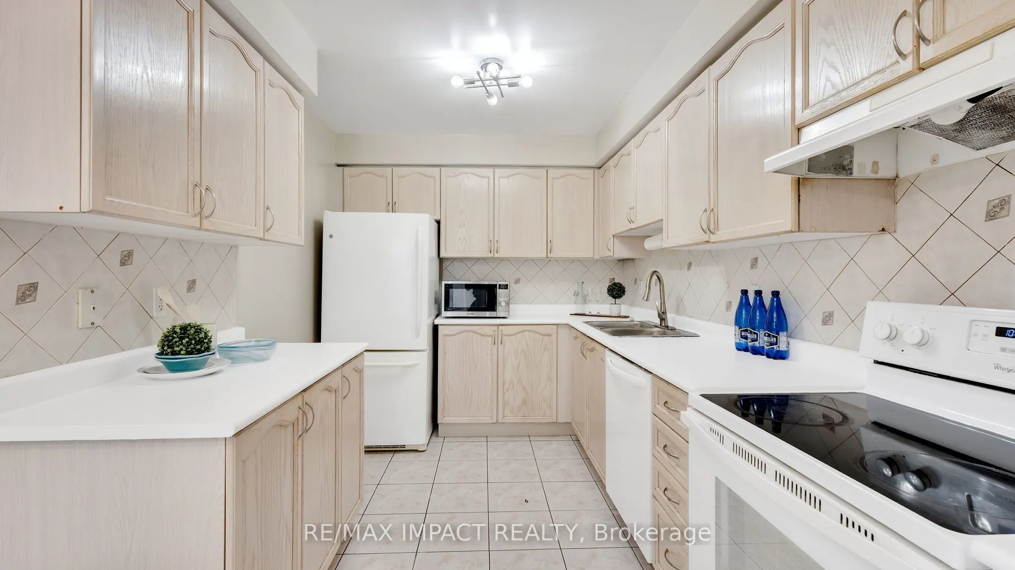 2 Plantation Court N