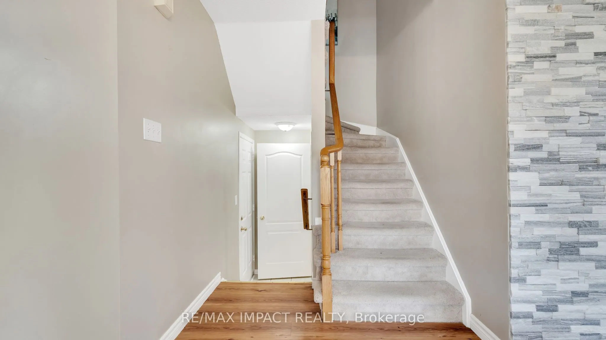 2 Plantation Court N