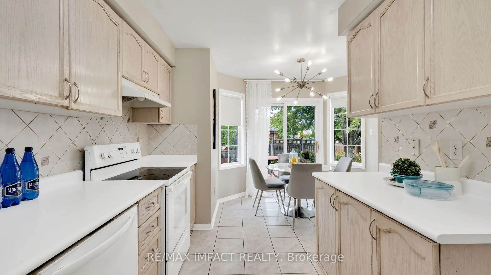 2 Plantation Court N