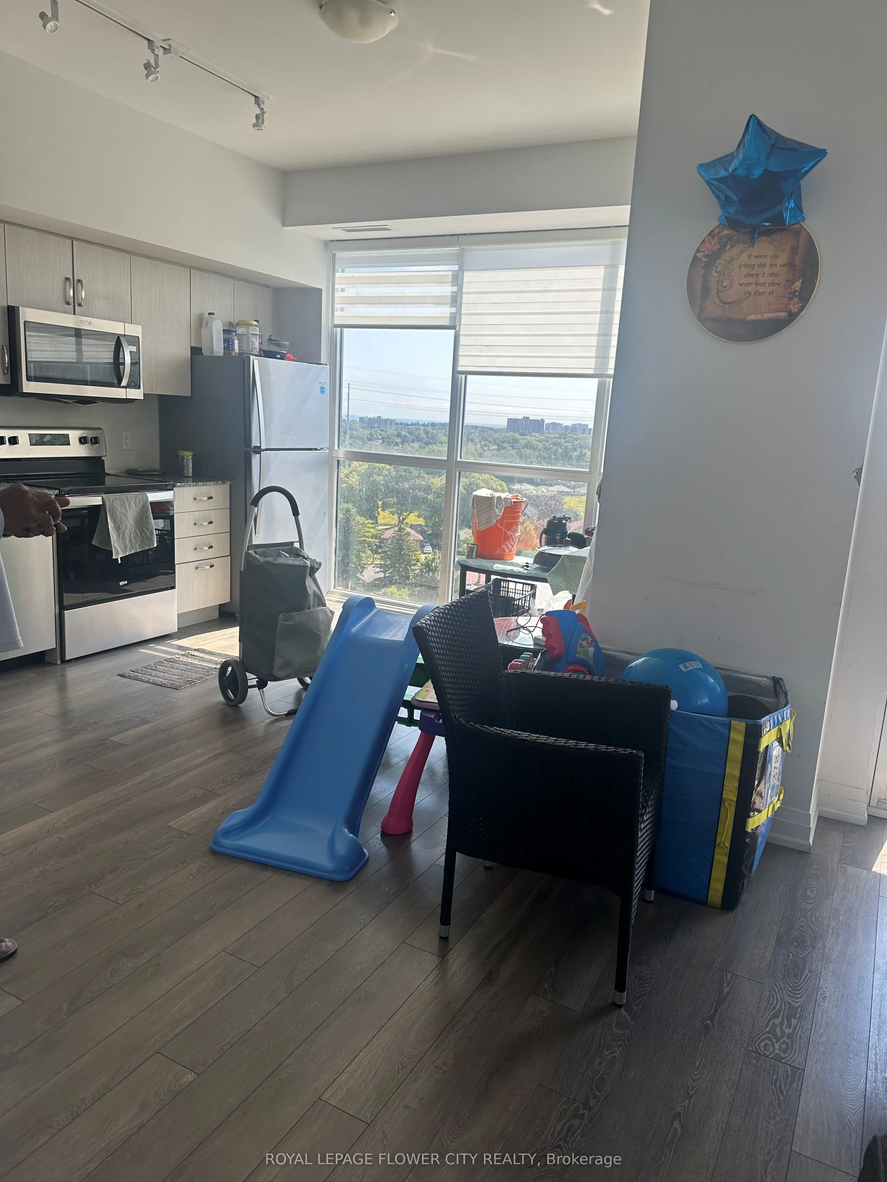 10 Meadowglen Place, #1009