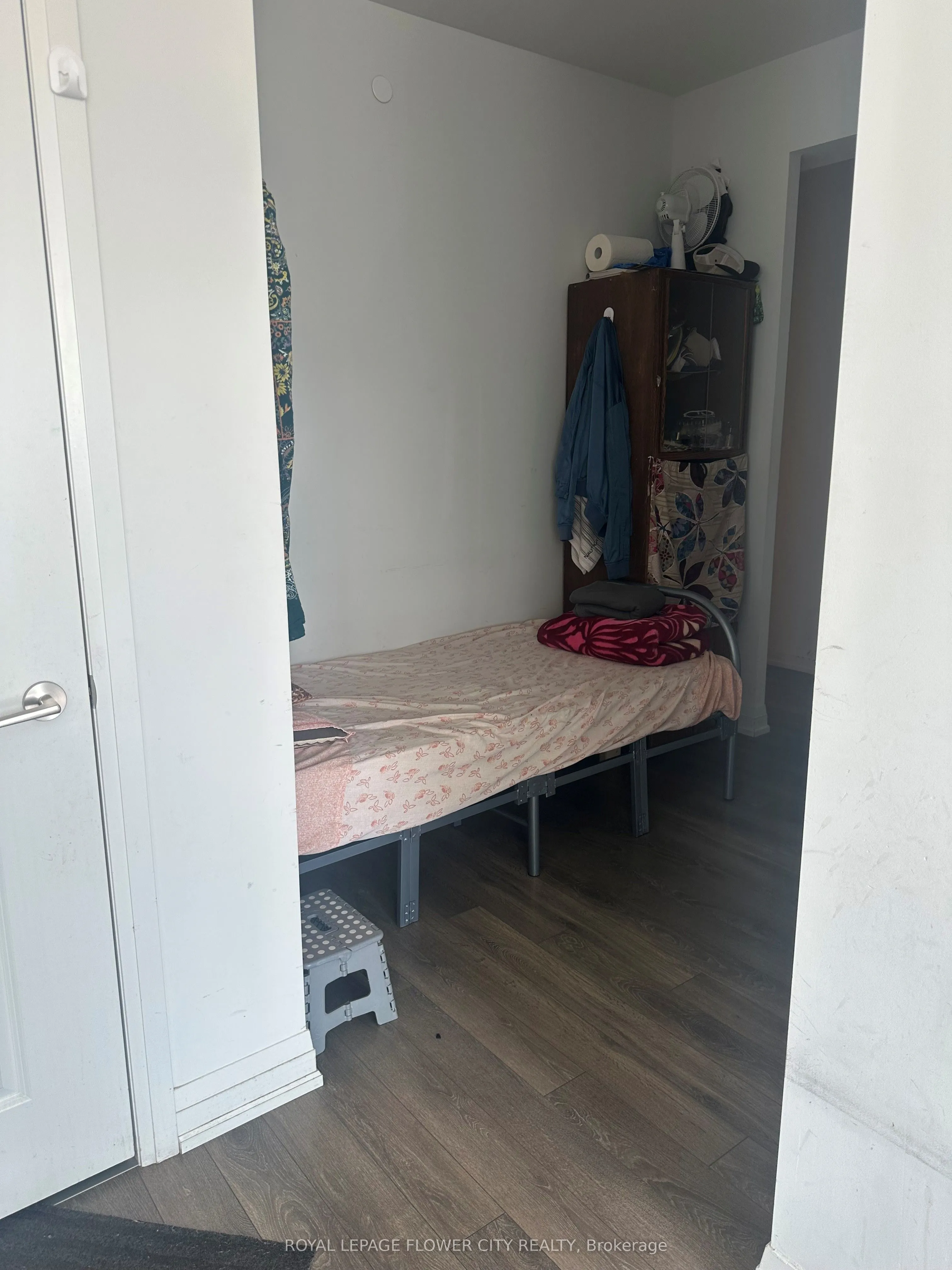 10 Meadowglen Place, #1009