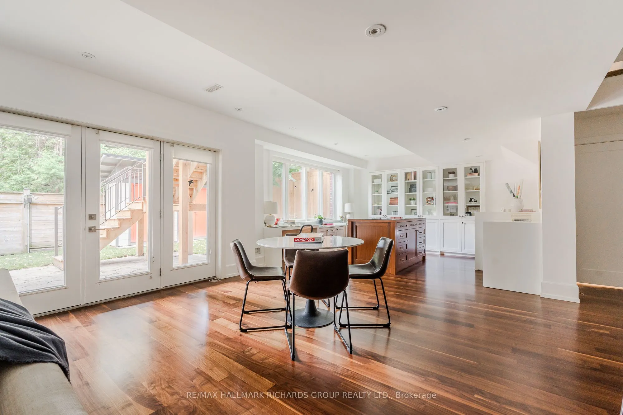 6 Leonard Circle