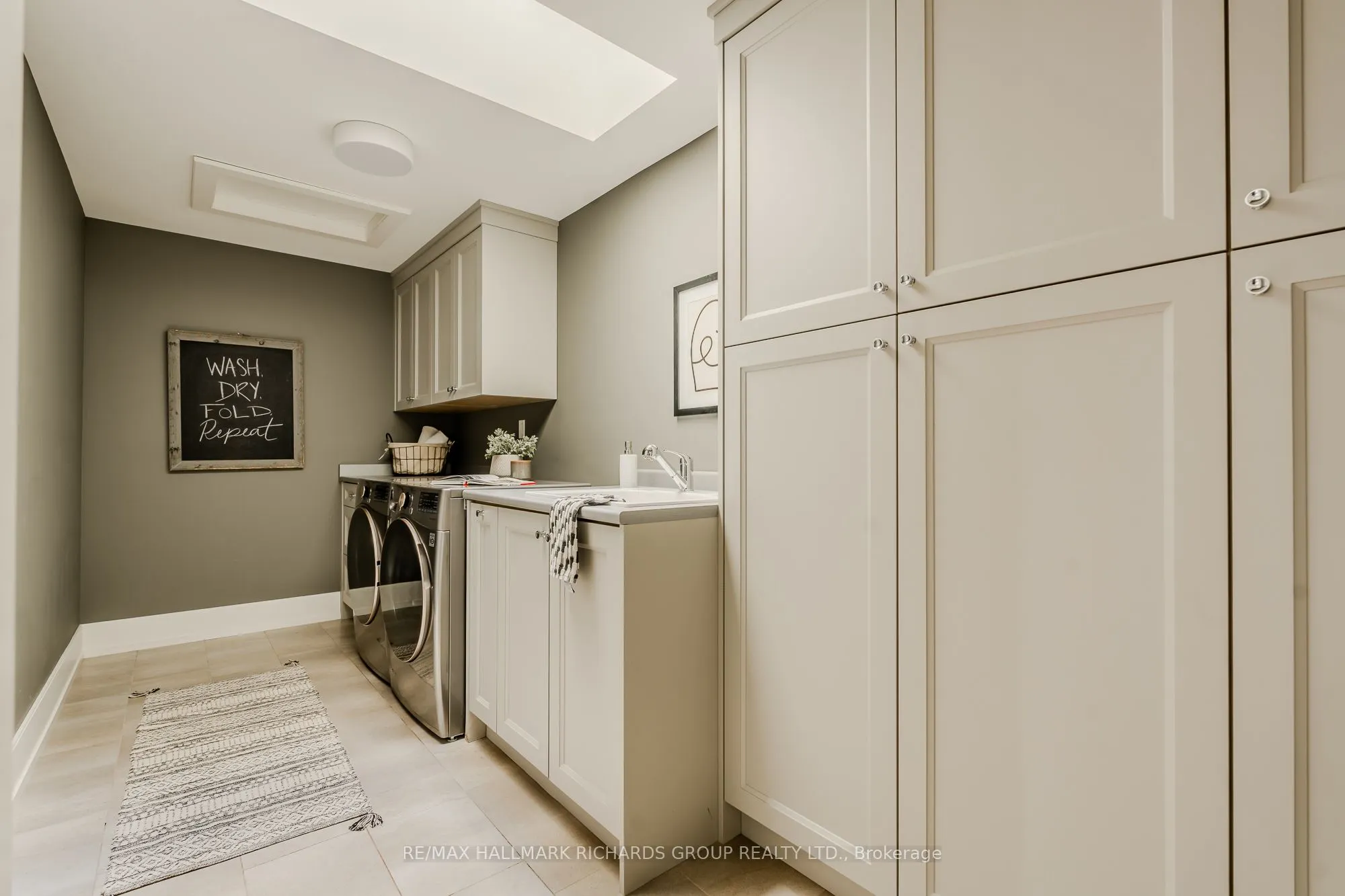 6 Leonard Circle