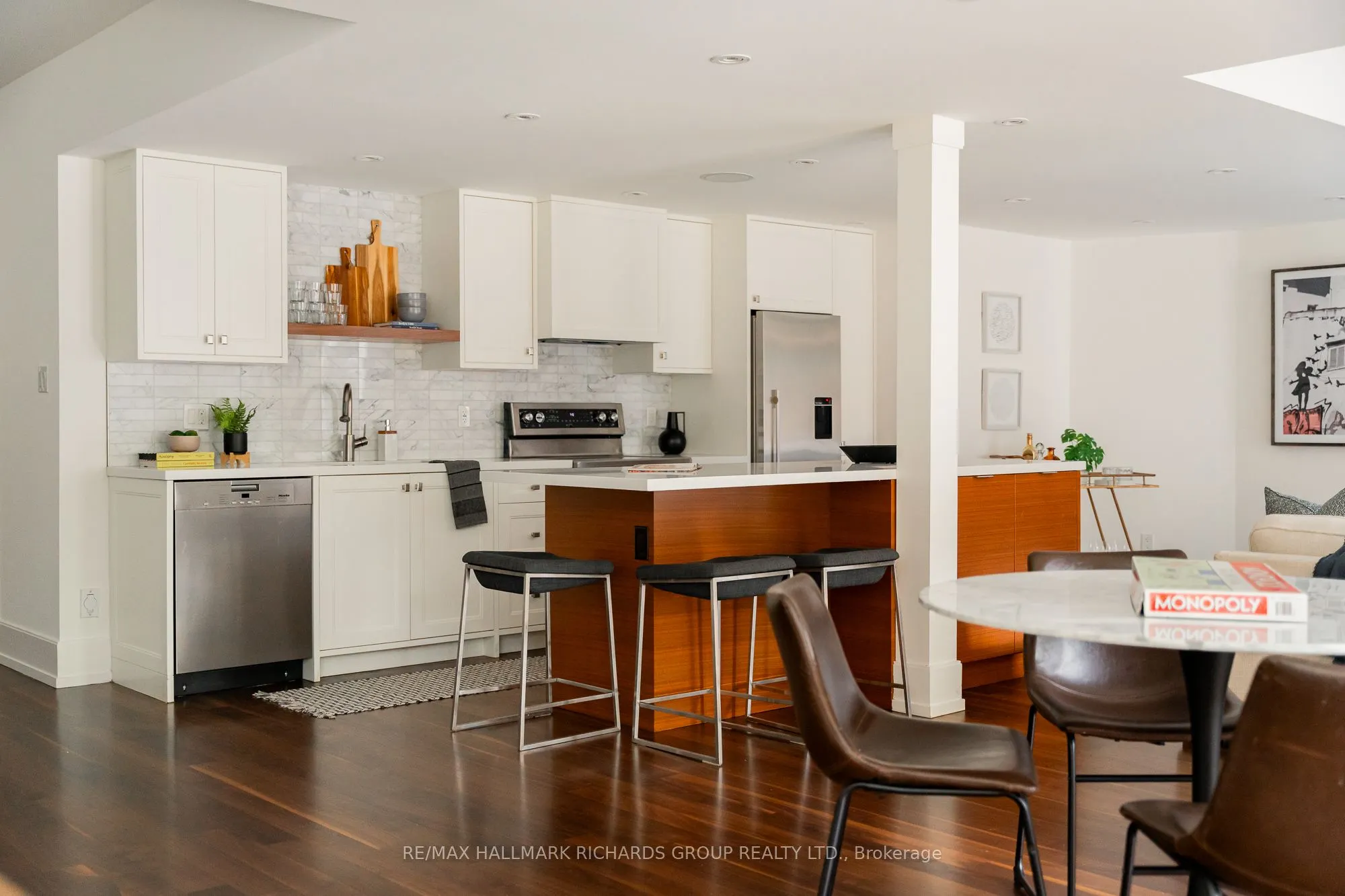 6 Leonard Circle