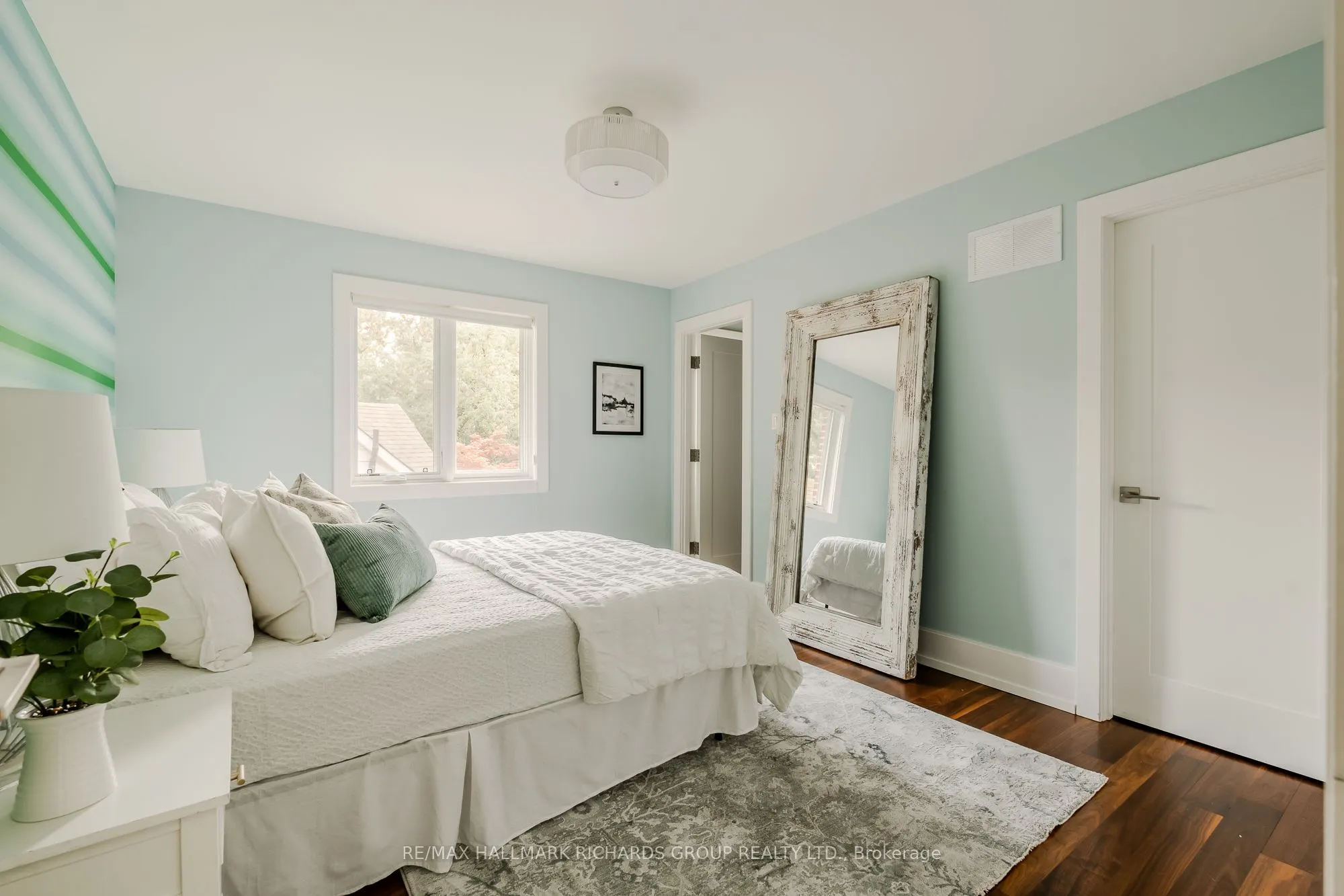 6 Leonard Circle
