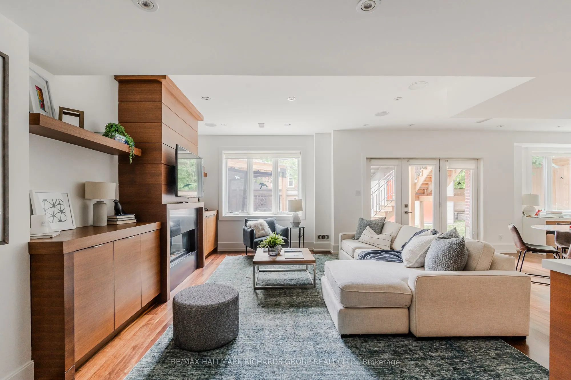 6 Leonard Circle