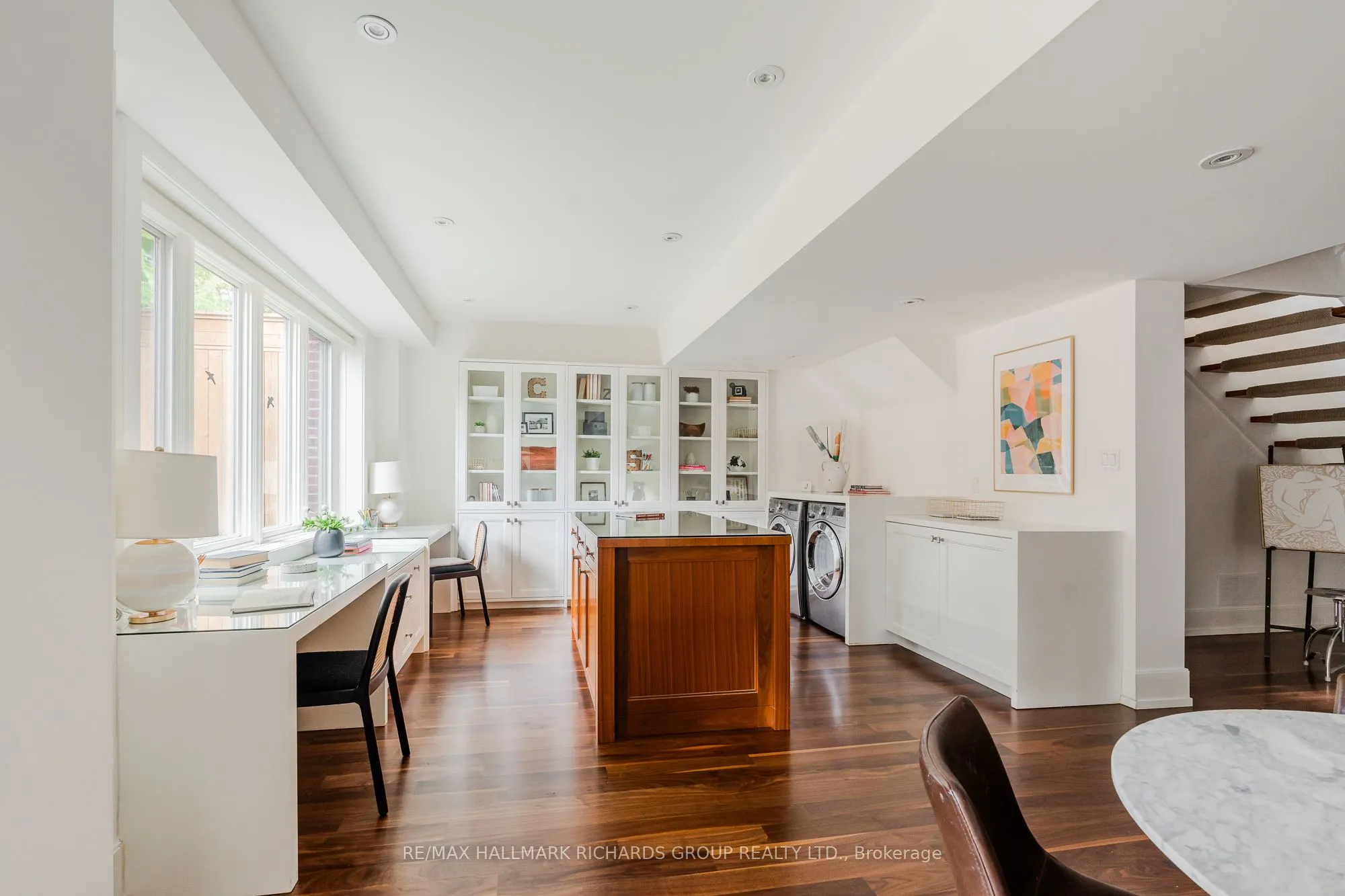 6 Leonard Circle