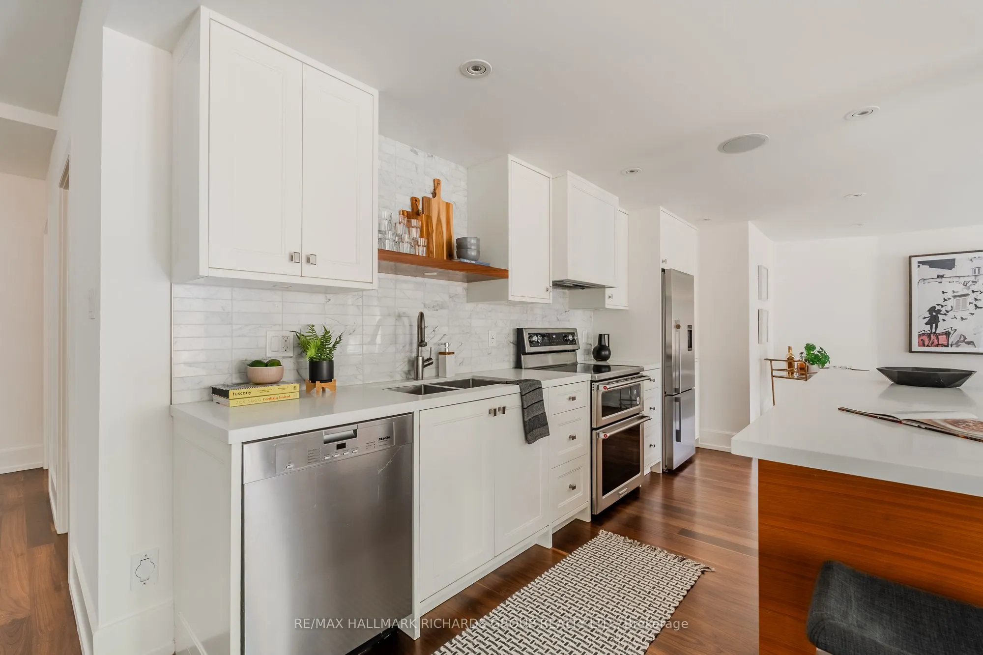 6 Leonard Circle