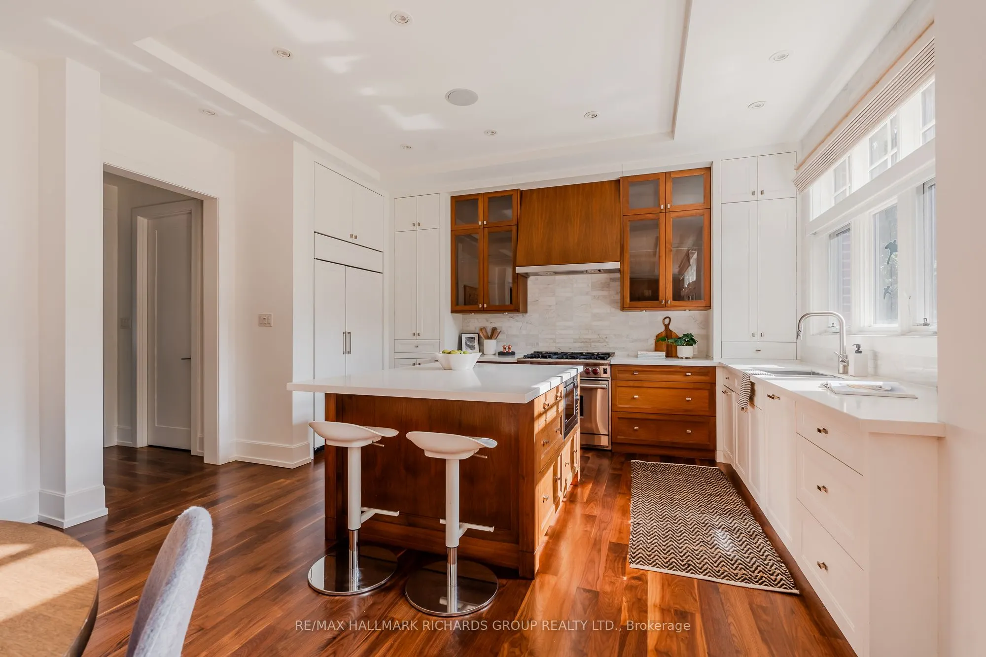6 Leonard Circle