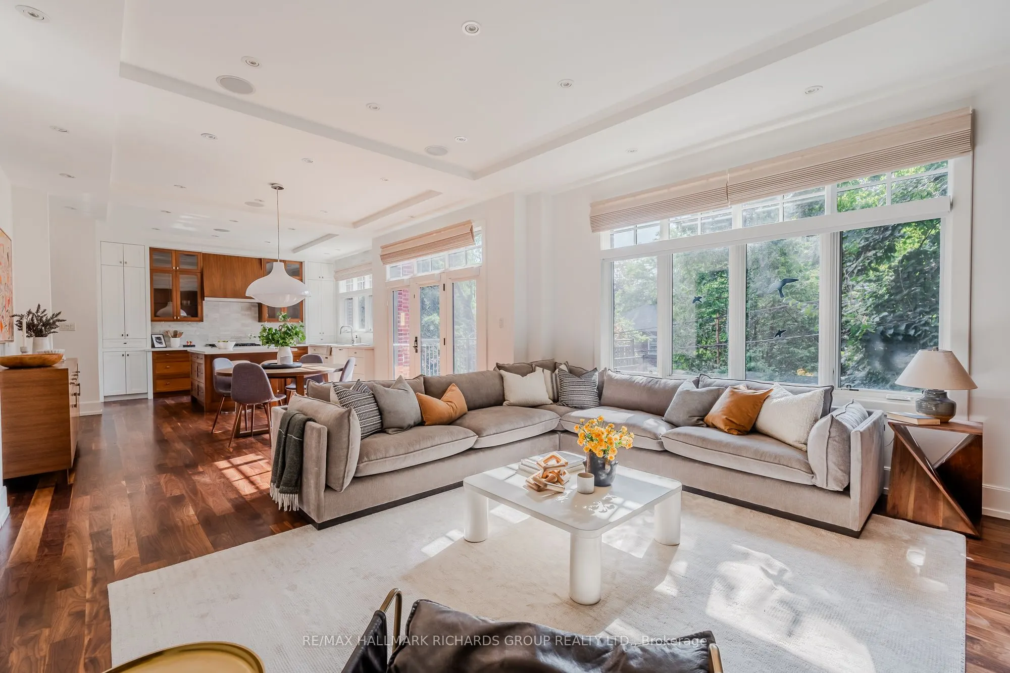 6 Leonard Circle