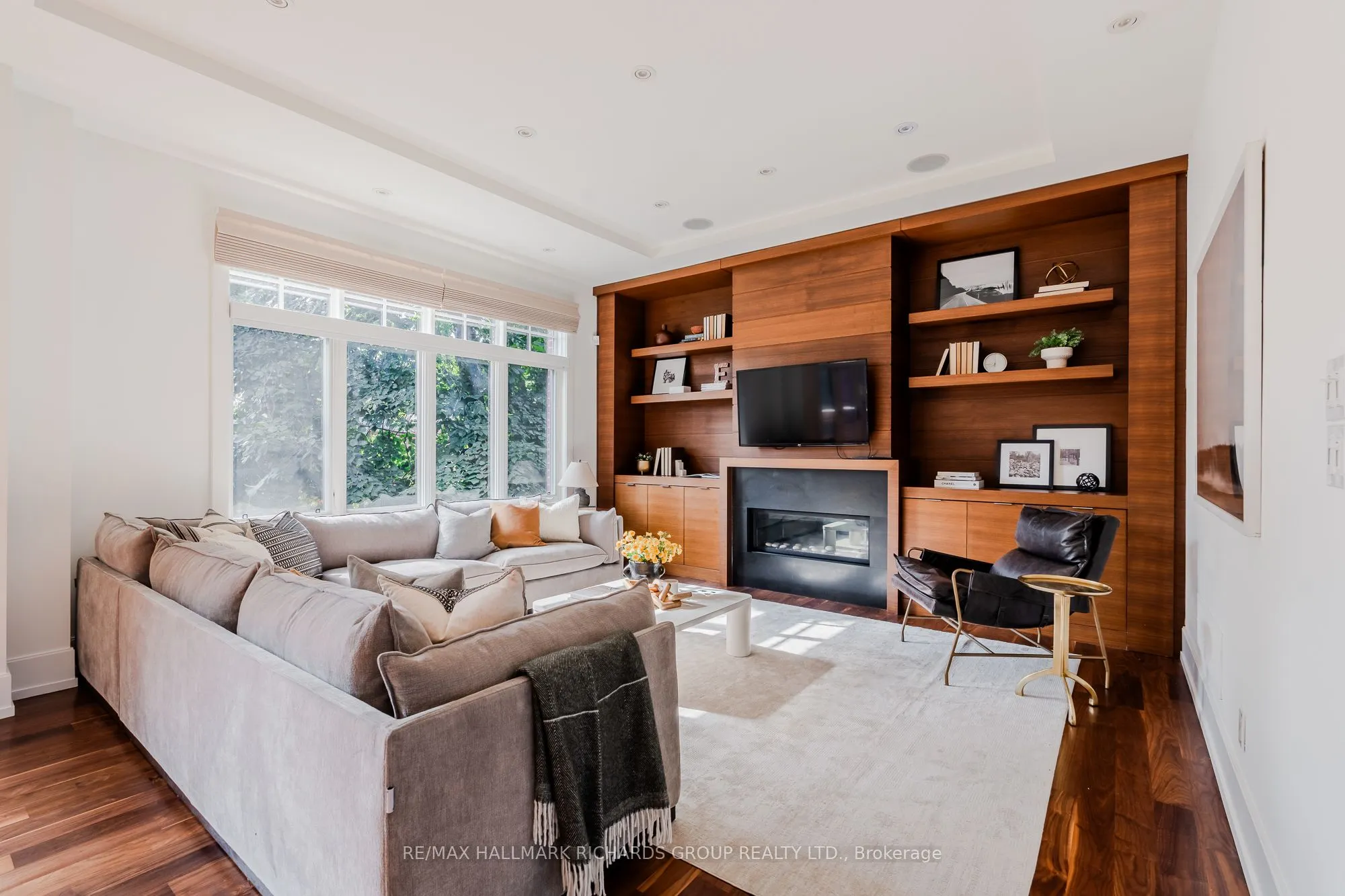 6 Leonard Circle