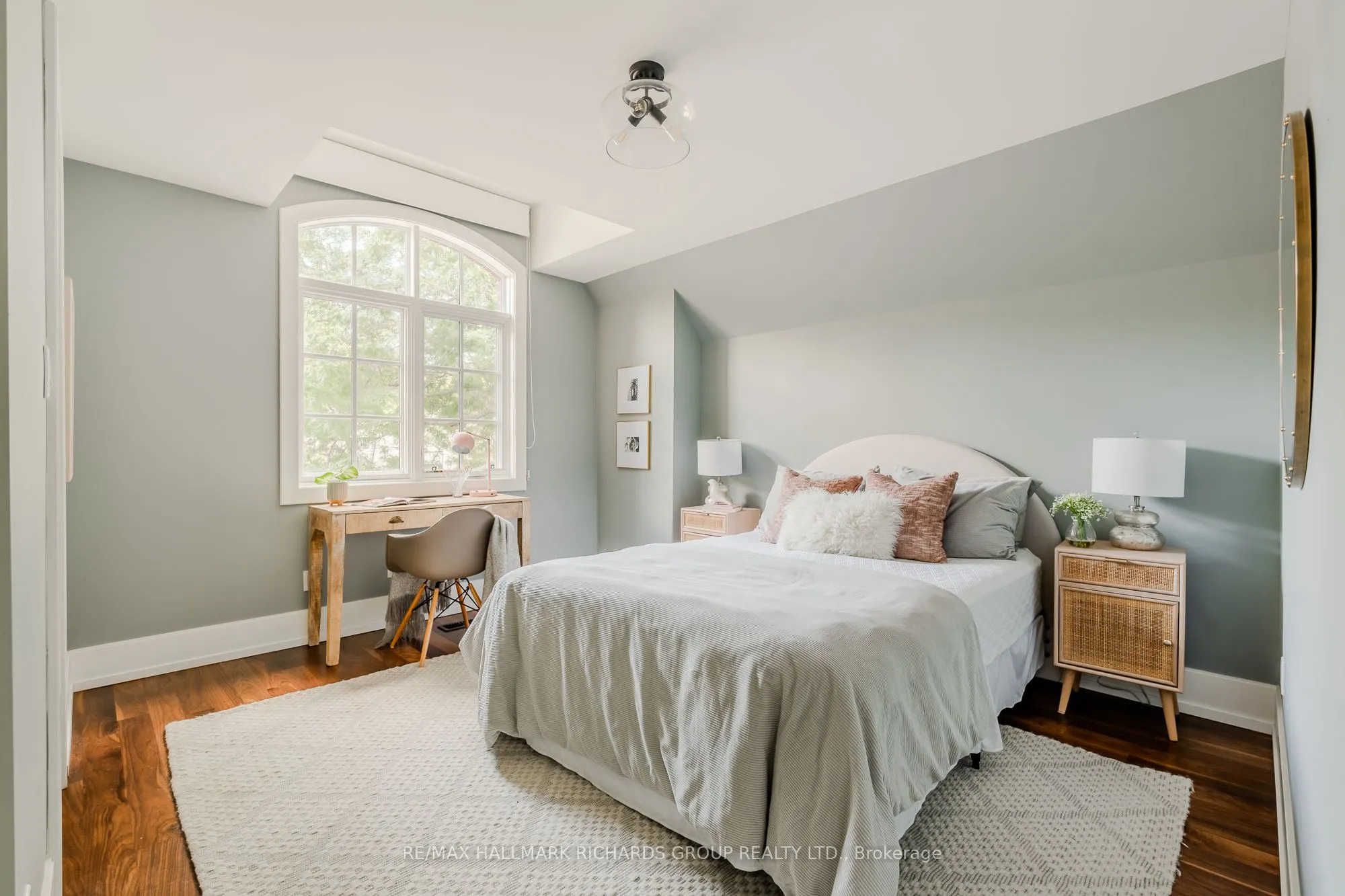 6 Leonard Circle