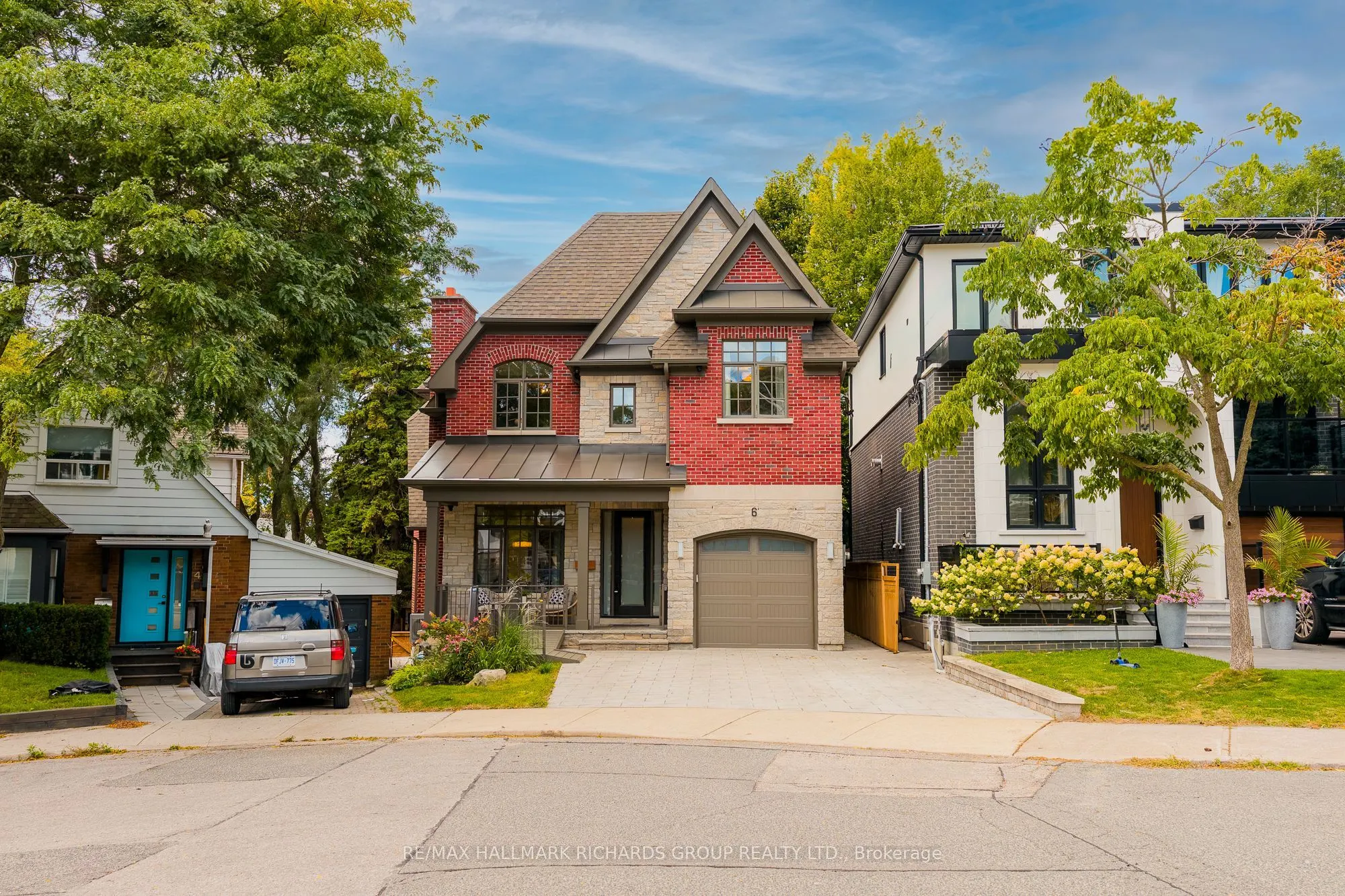 6 Leonard Circle