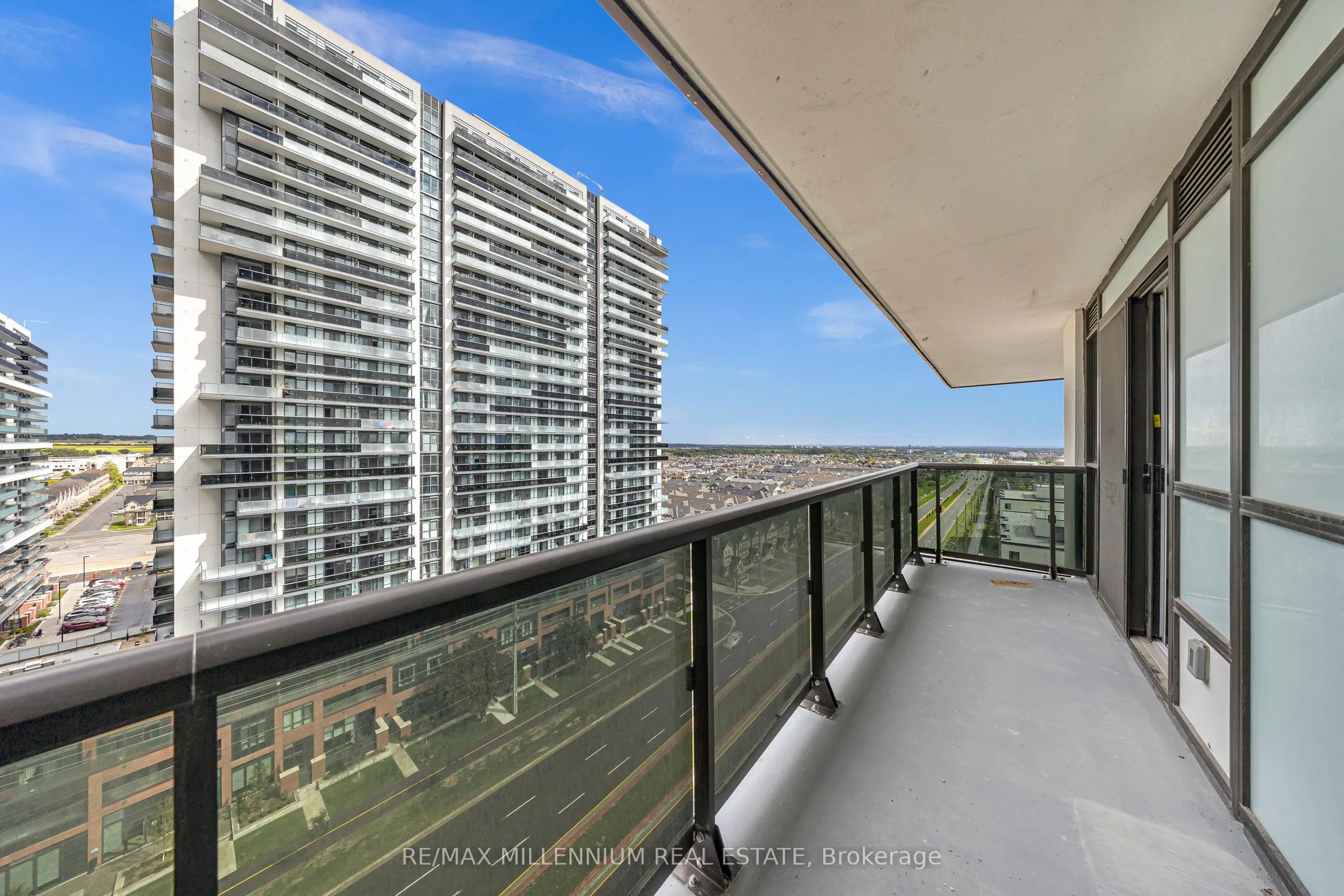 2550 Simcoe Street, #1215