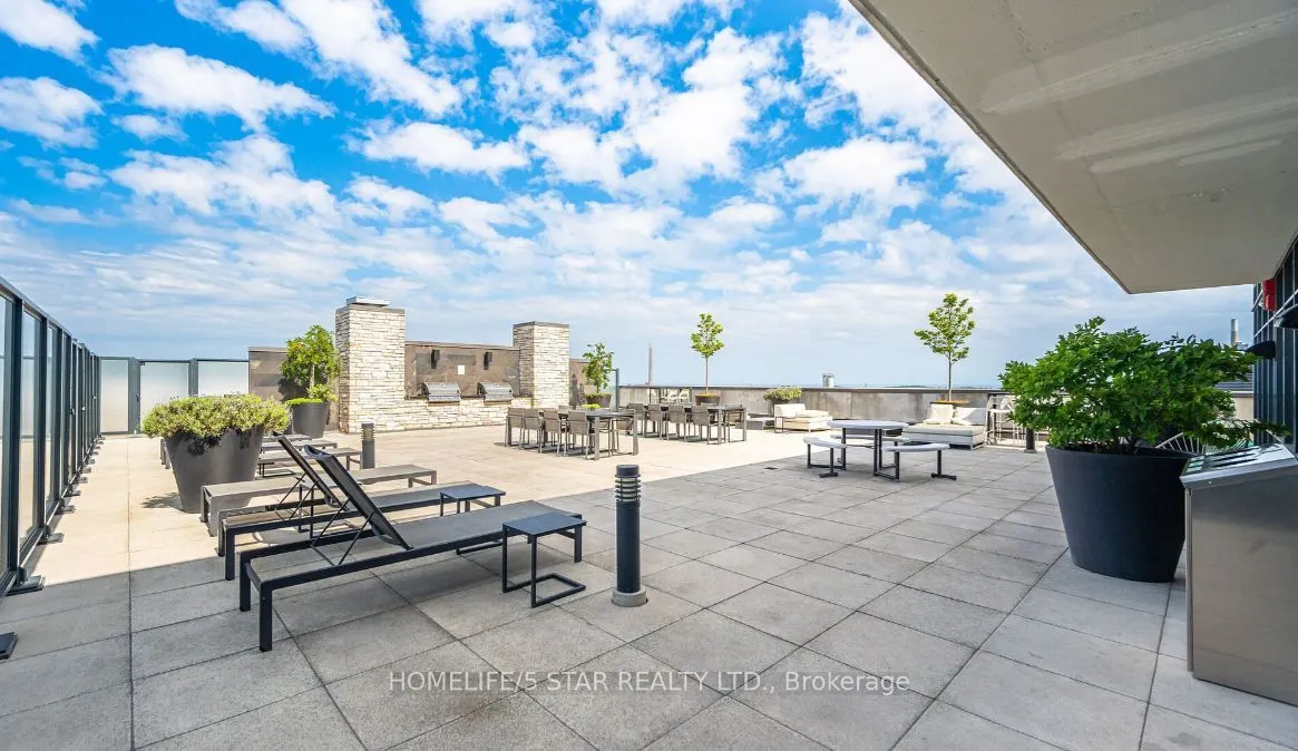 1190 DUNDAS Street E, #922