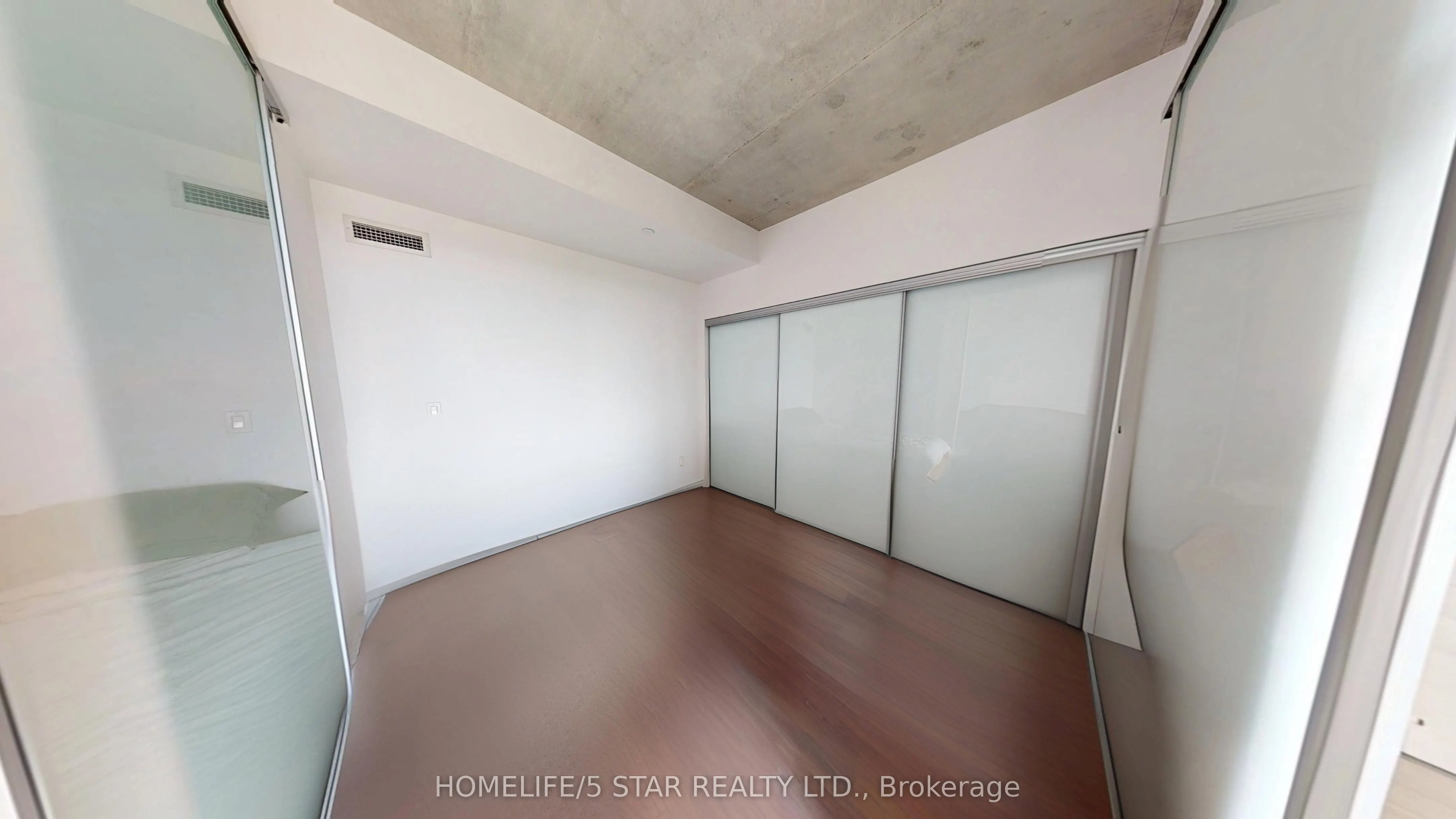 1190 DUNDAS Street E, #922