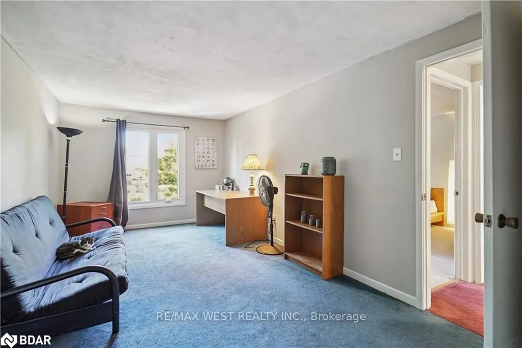 1182 Canborough Crescent