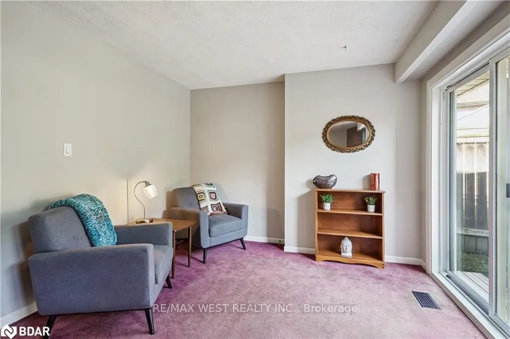 1182 Canborough Crescent