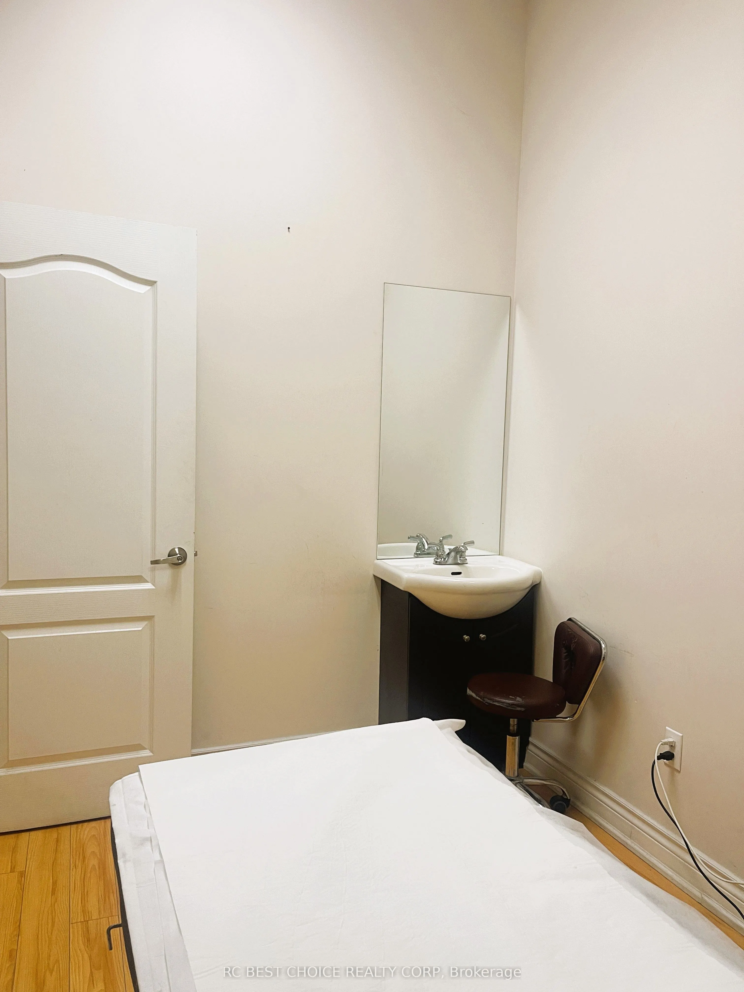 665 MARKHAM Road, #4