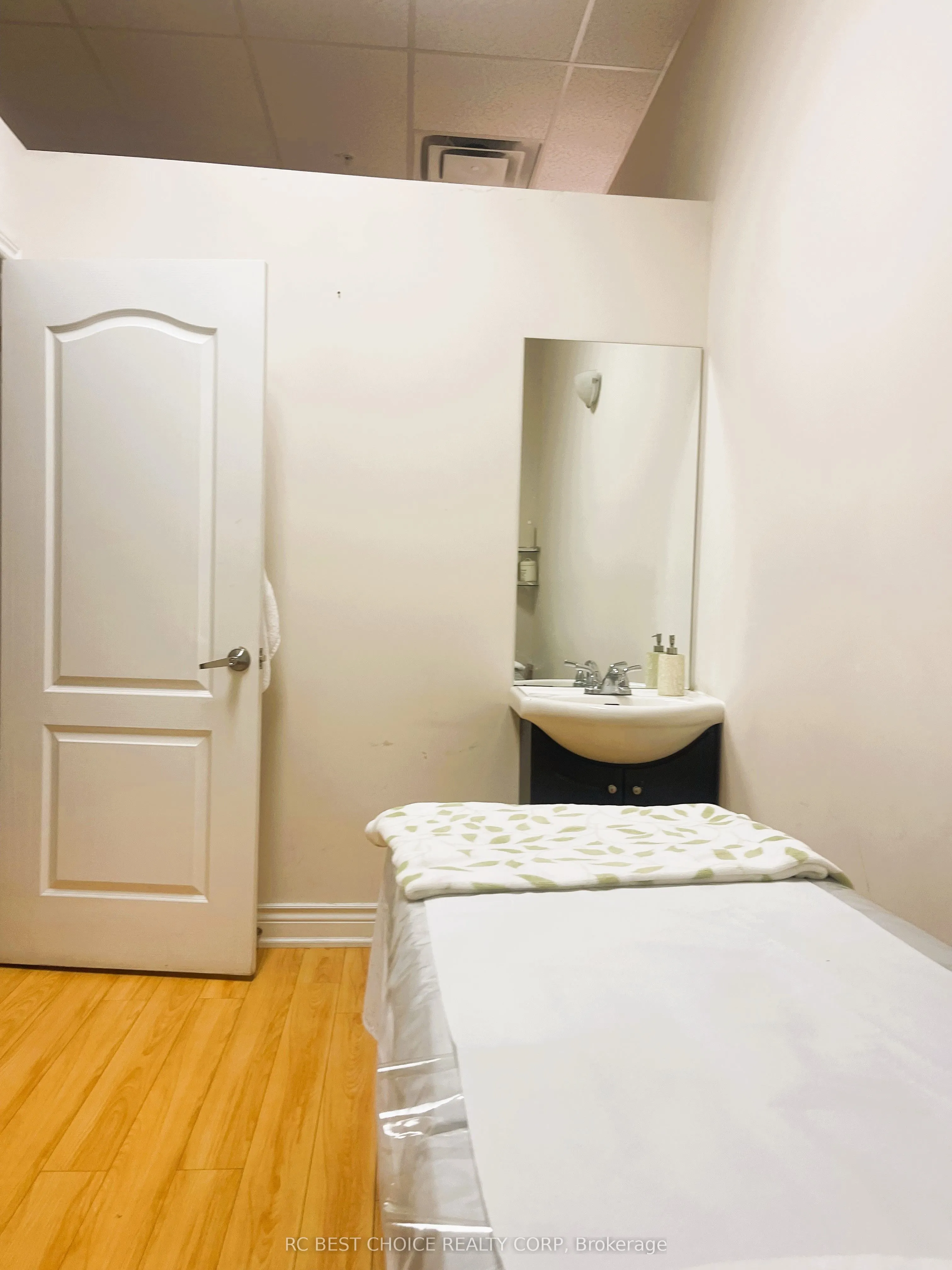 665 MARKHAM Road, #4
