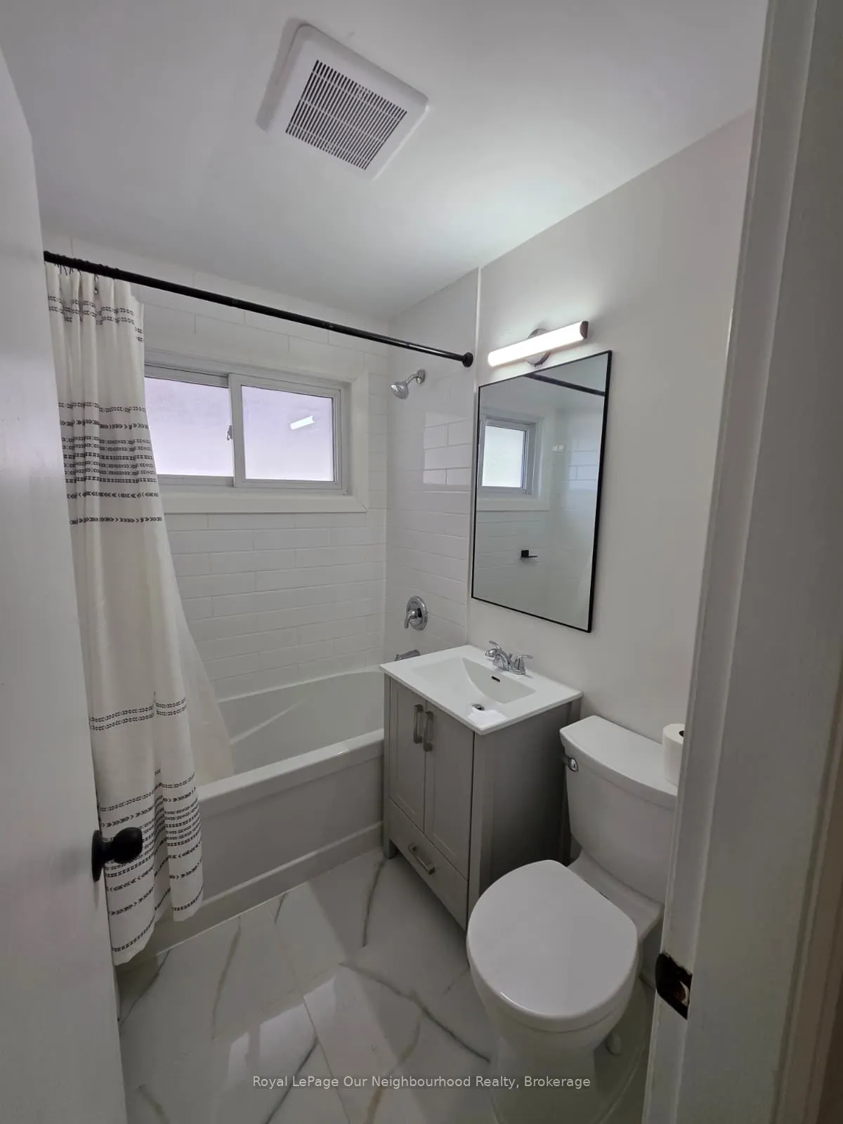 32 Marchington Circle S, #Upper