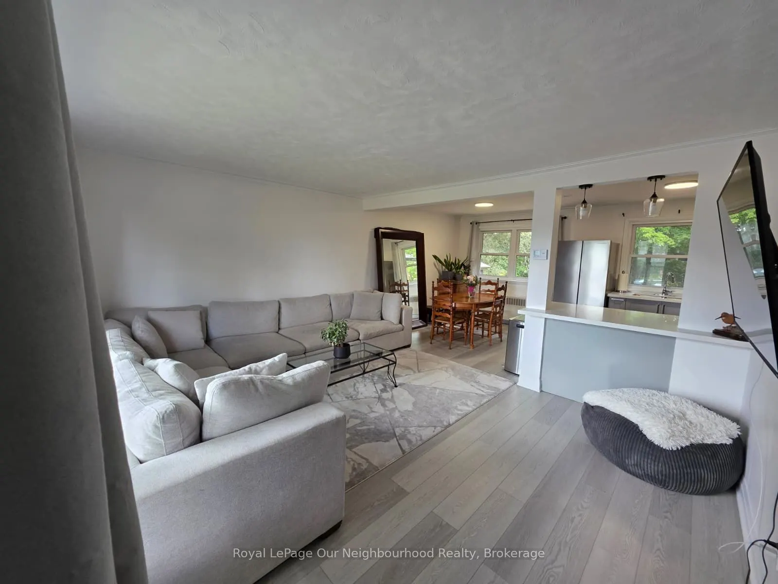 32 Marchington Circle S, #Upper