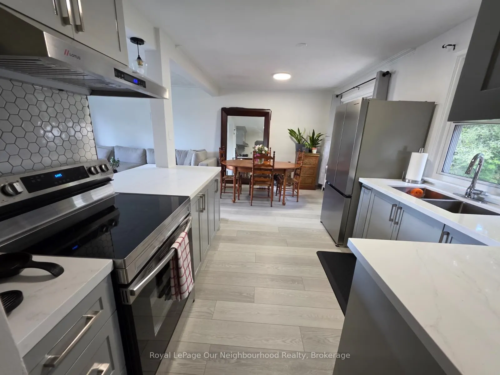 32 Marchington Circle S, #Upper