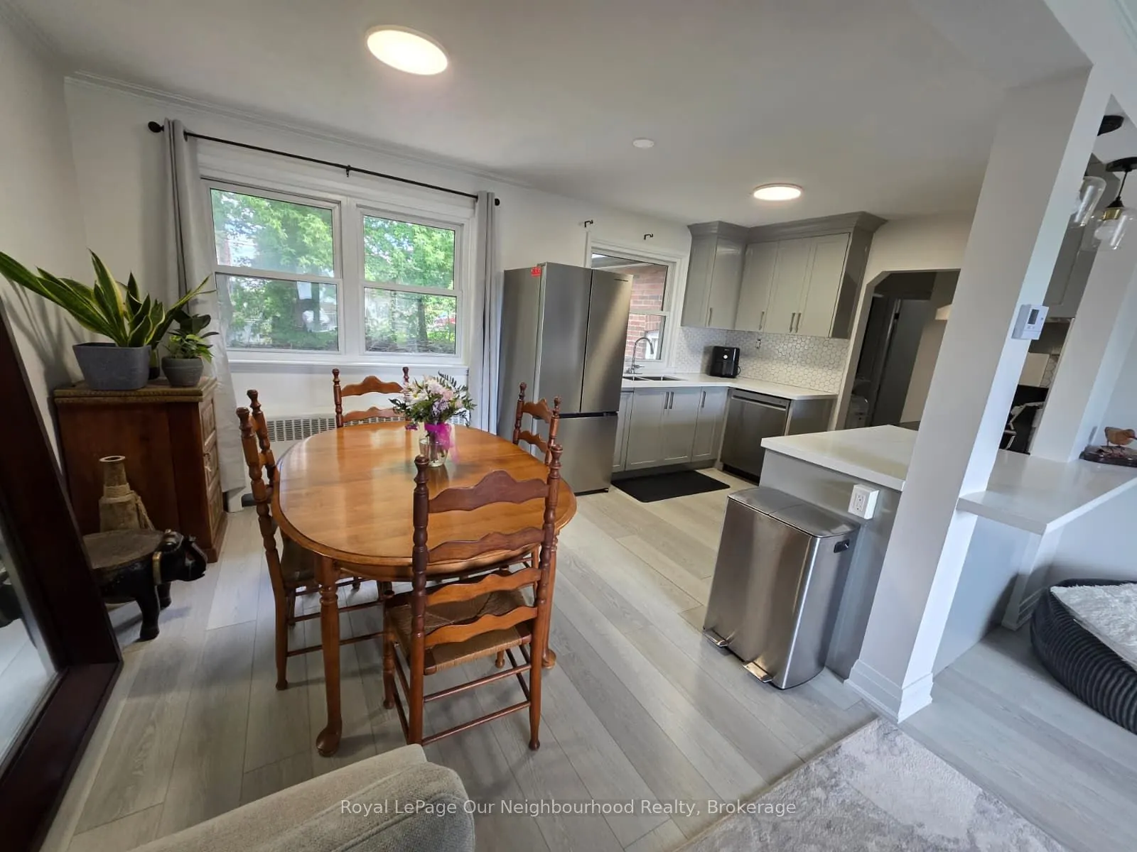 32 Marchington Circle S, #Upper