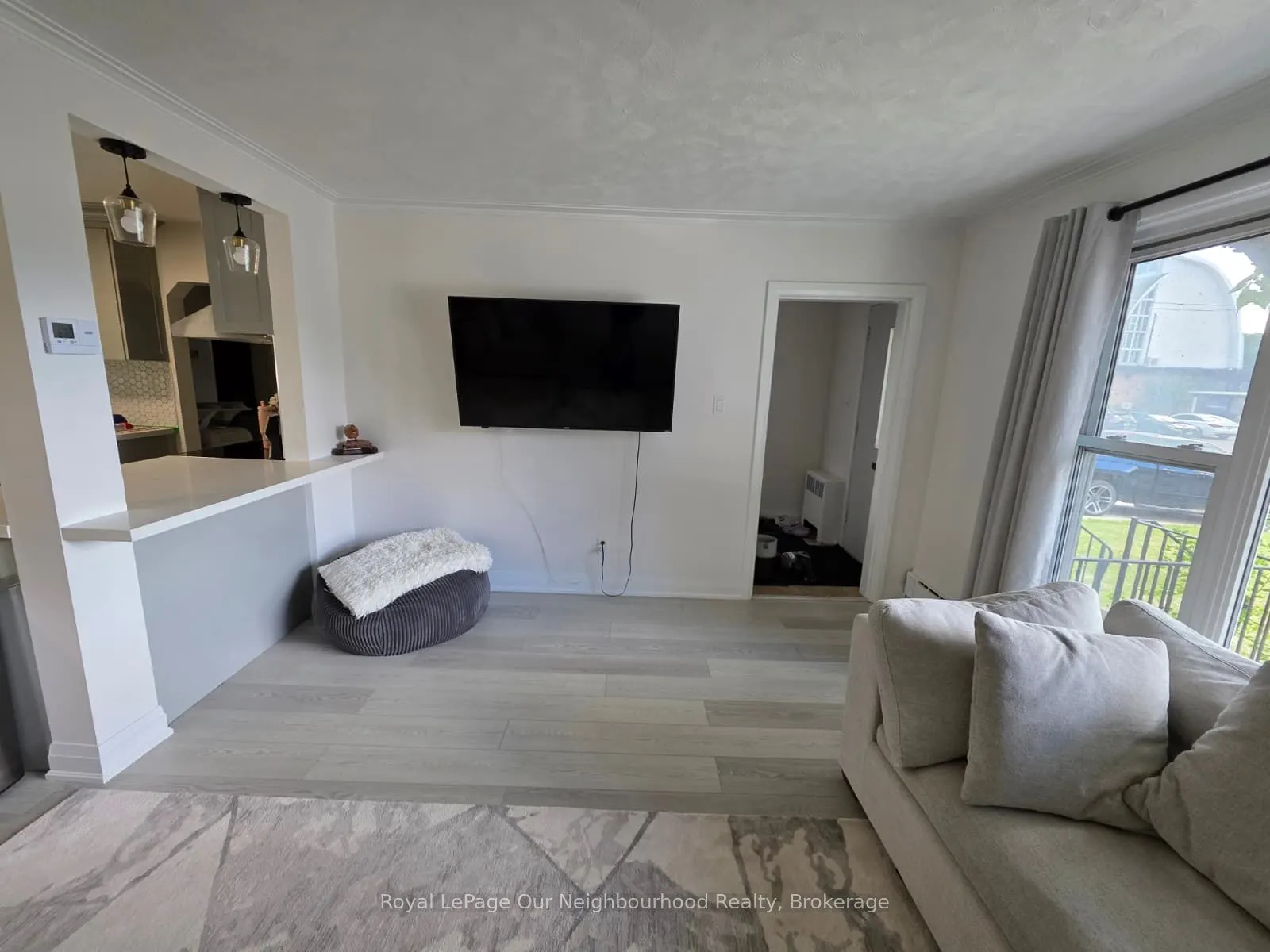 32 Marchington Circle S, #Upper
