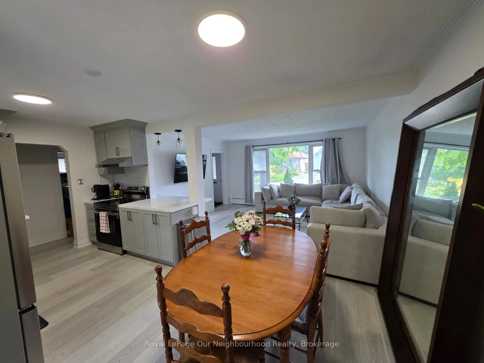 32 Marchington Circle S, #Upper