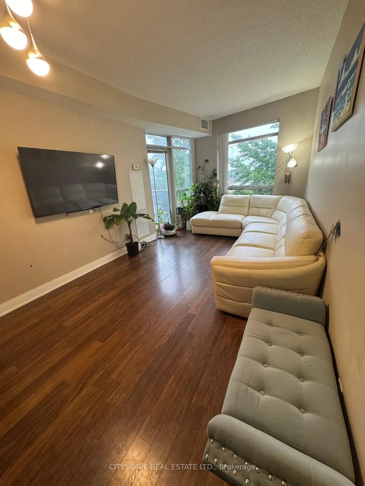 135 Village Green Square, #616