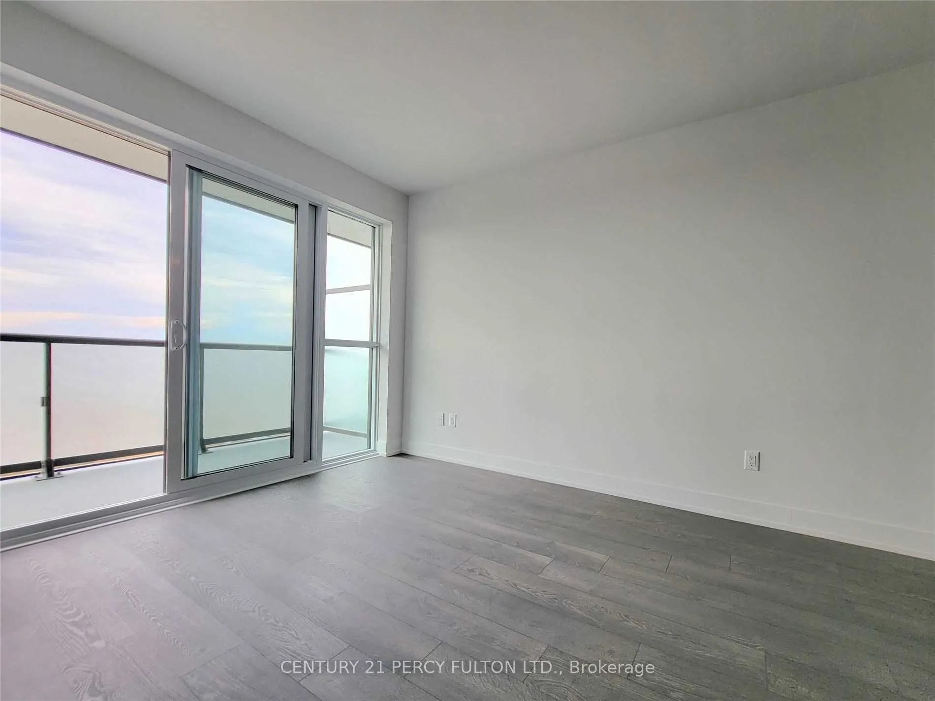 2550 Simcoe Street N, #2217