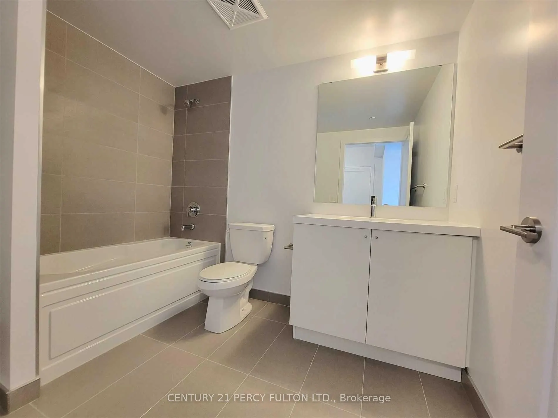 2550 Simcoe Street N, #2217