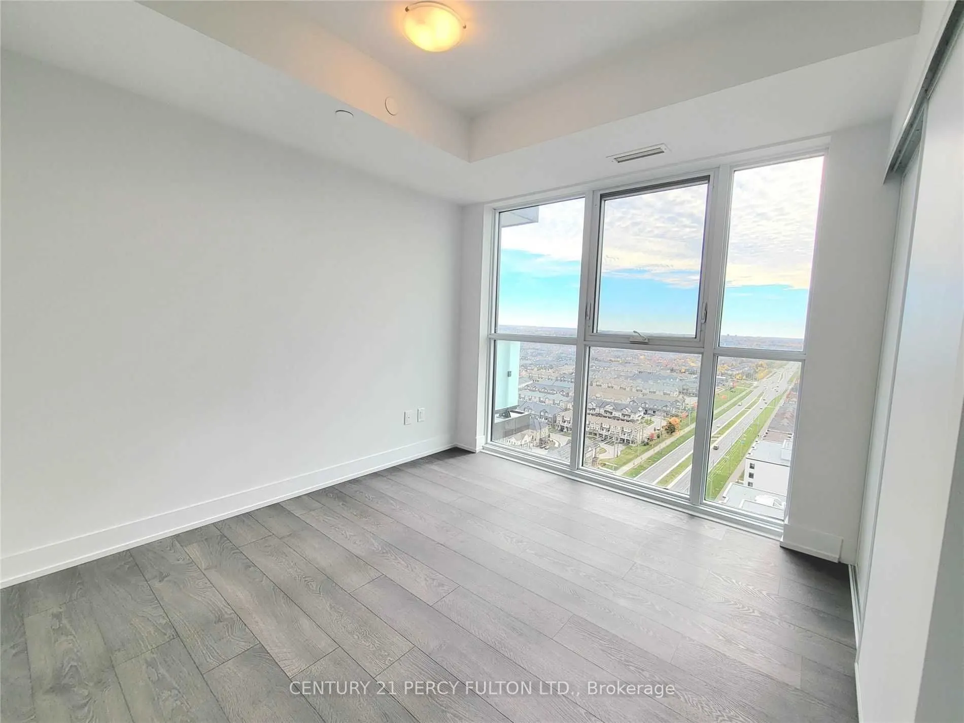2550 Simcoe Street N, #2217