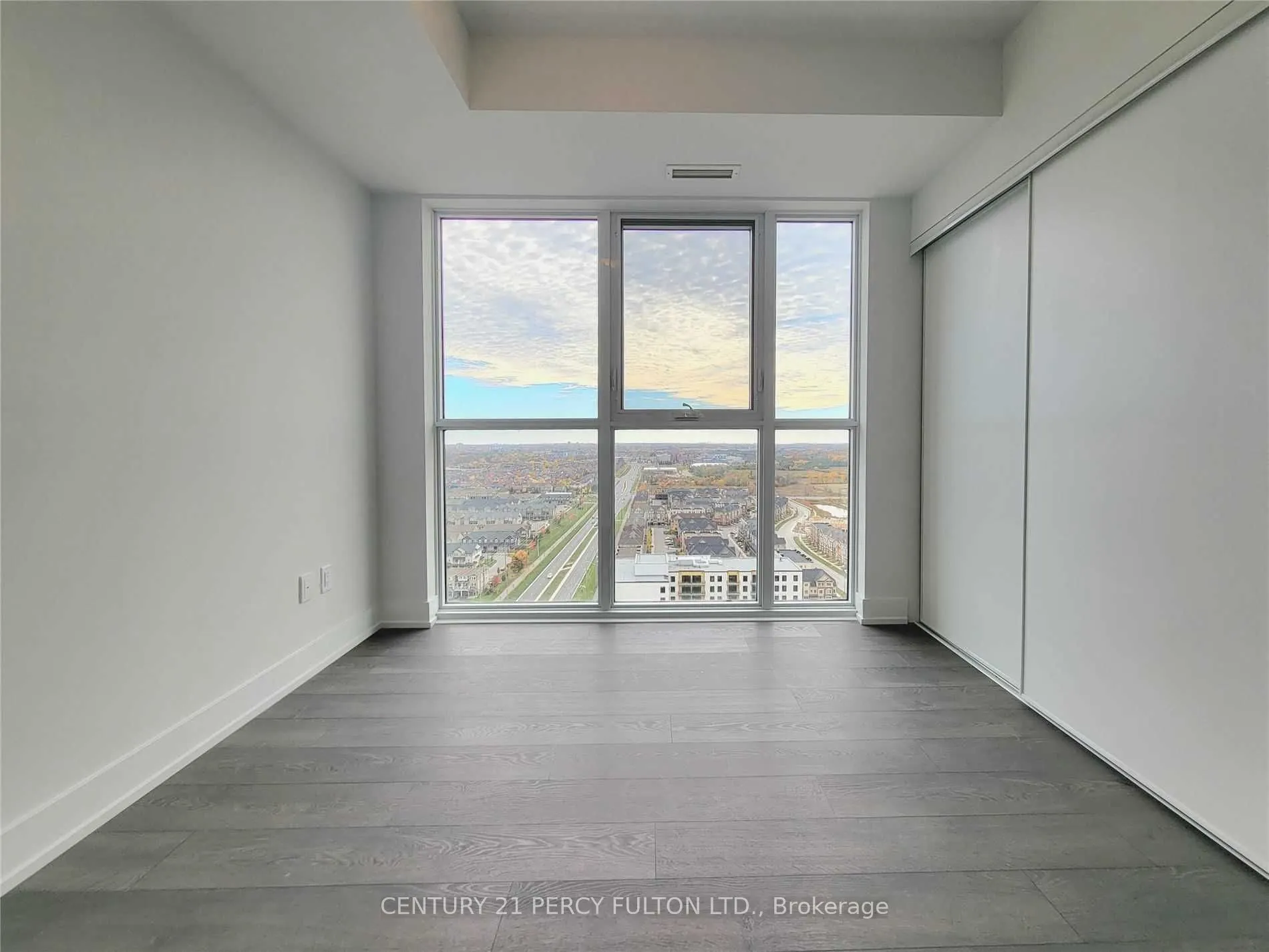 2550 Simcoe Street N, #2217