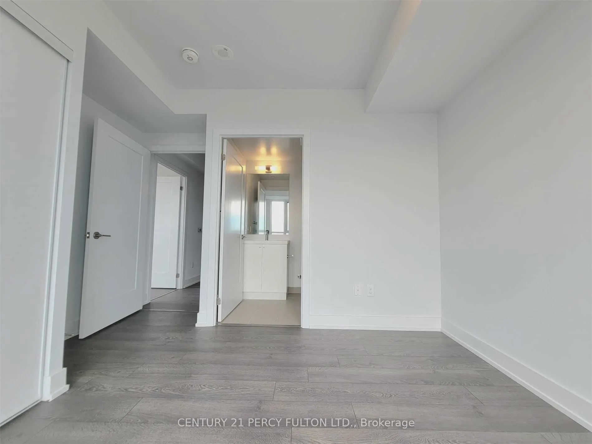 2550 Simcoe Street N, #2217