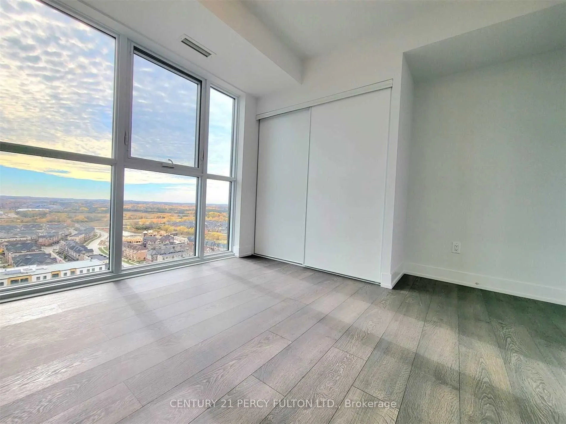 2550 Simcoe Street N, #2217