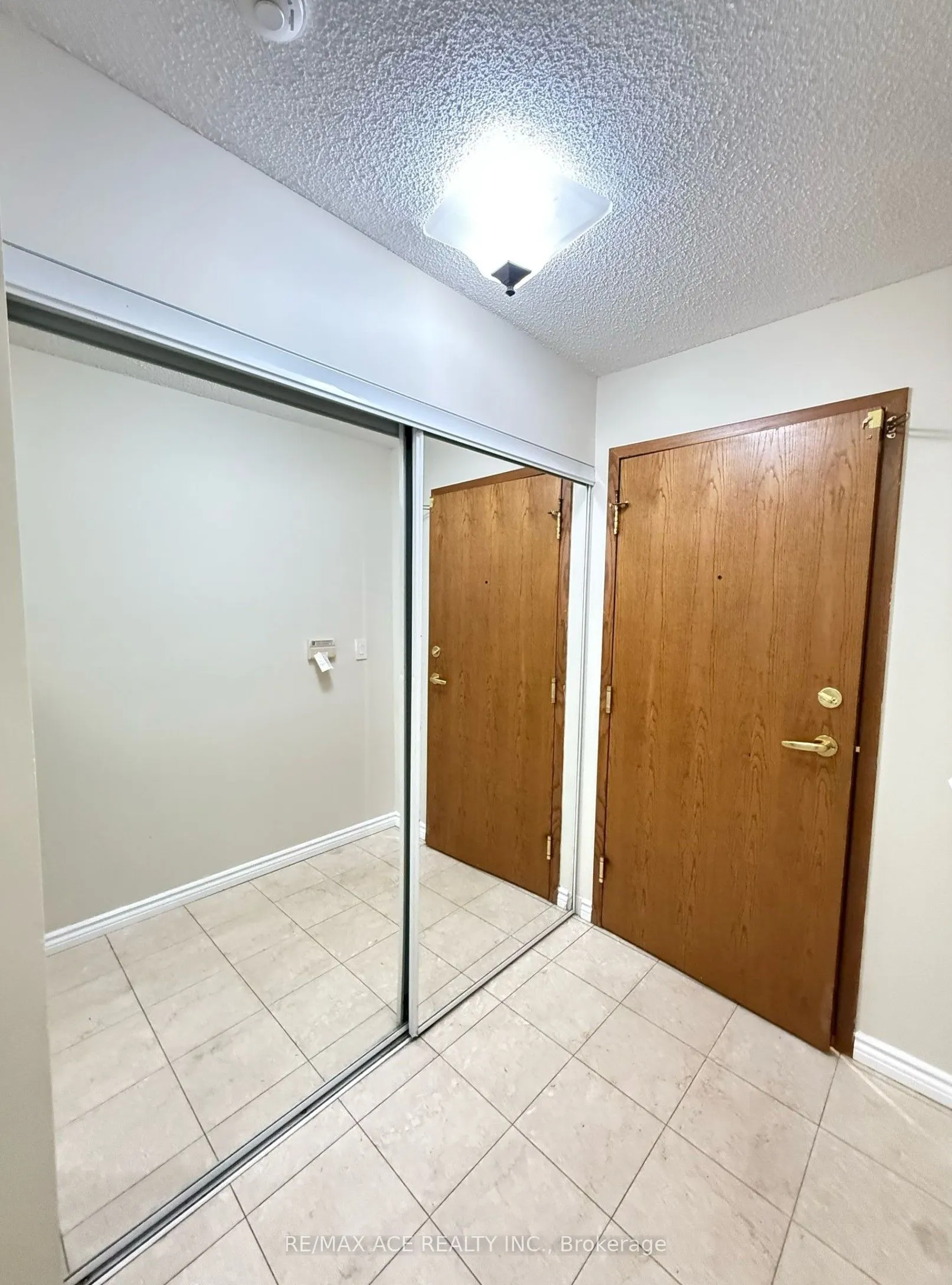 11 Lee Centre Drive, #812