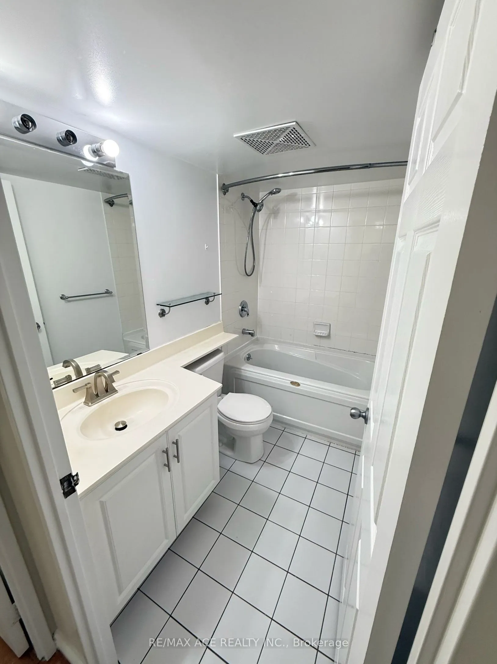 11 Lee Centre Drive, #812