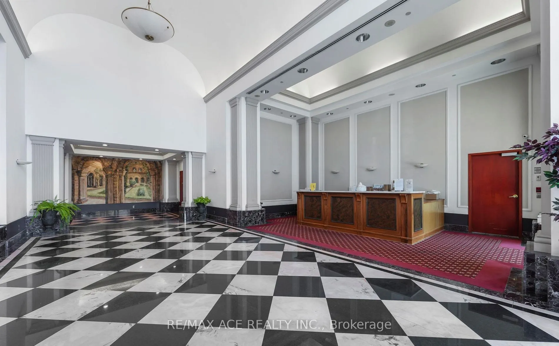11 Lee Centre Drive, #812