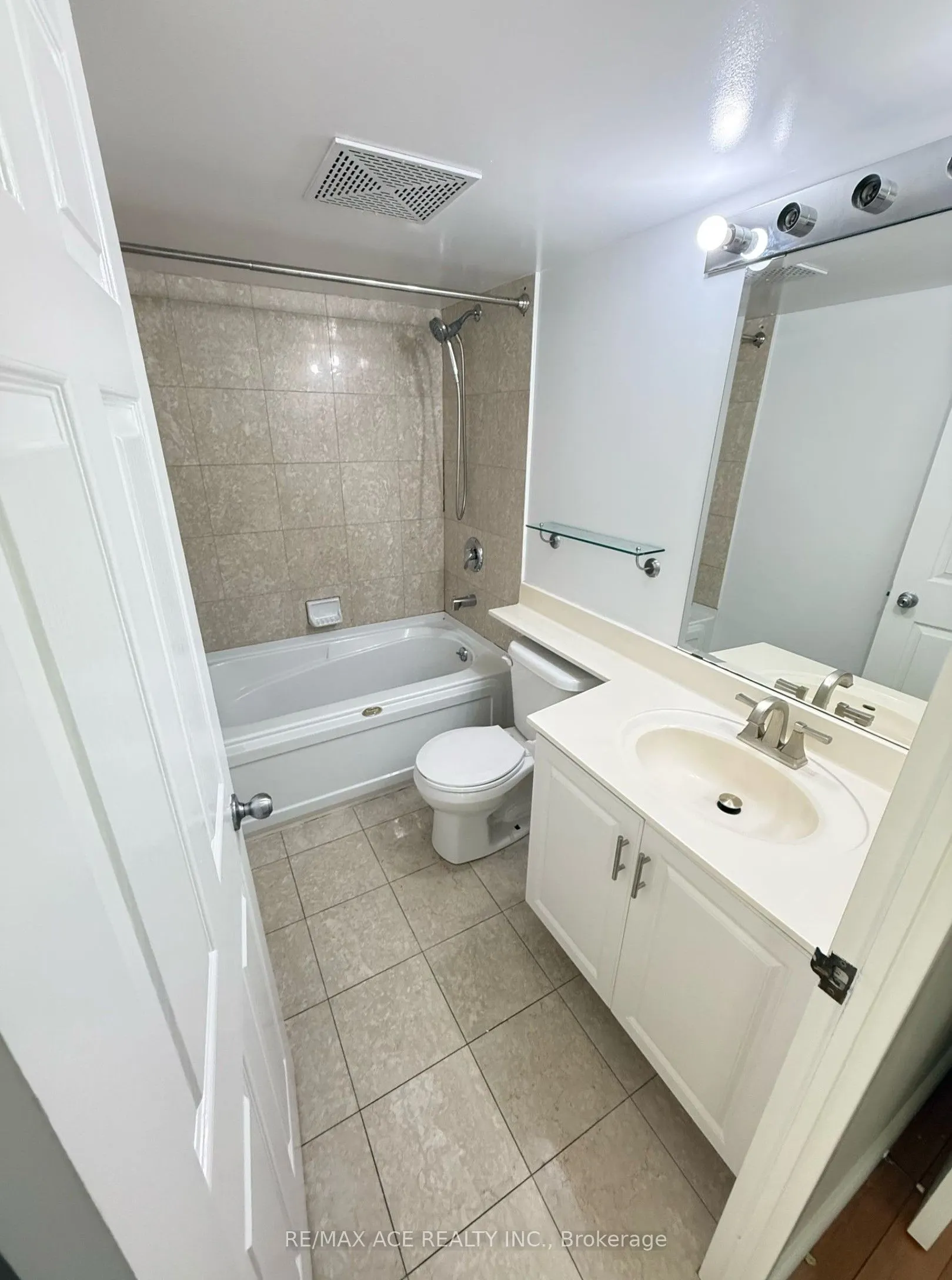 11 Lee Centre Drive, #812