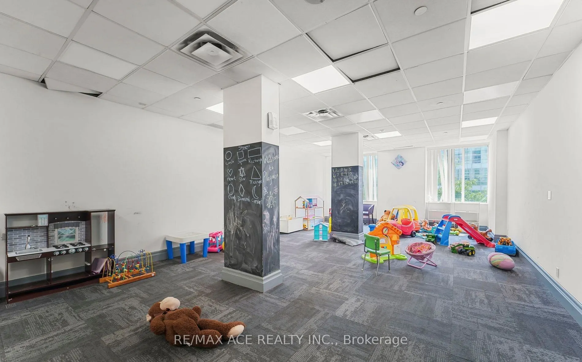 11 Lee Centre Drive, #812