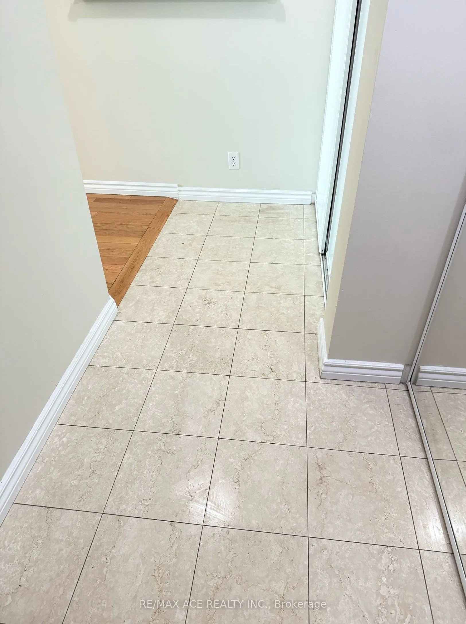 11 Lee Centre Drive, #812