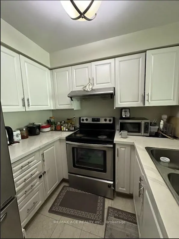 11 Lee Centre Drive, #812