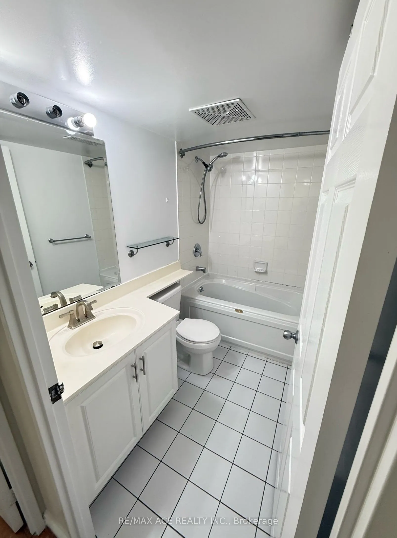 11 Lee Centre Drive, #812