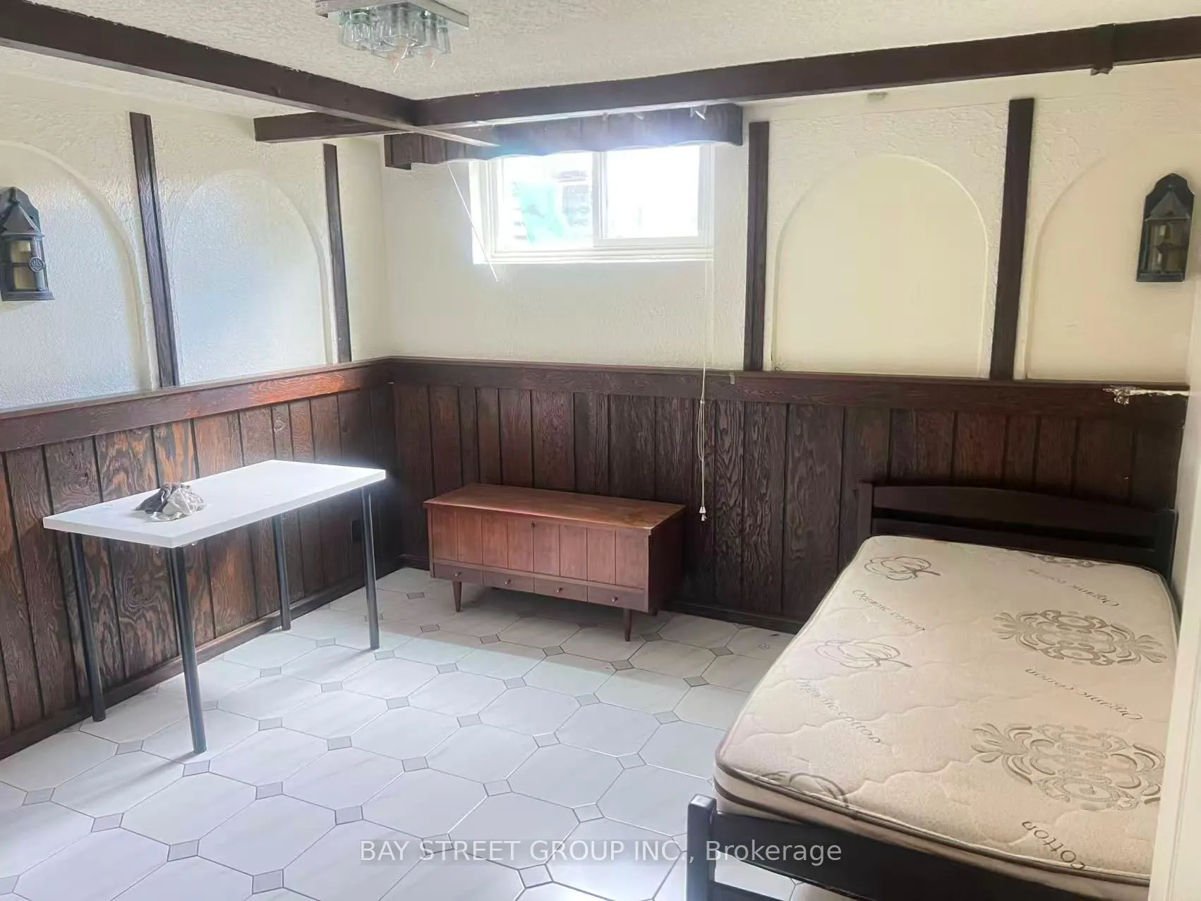 204 FAIRGLEN Avenue W, #B2