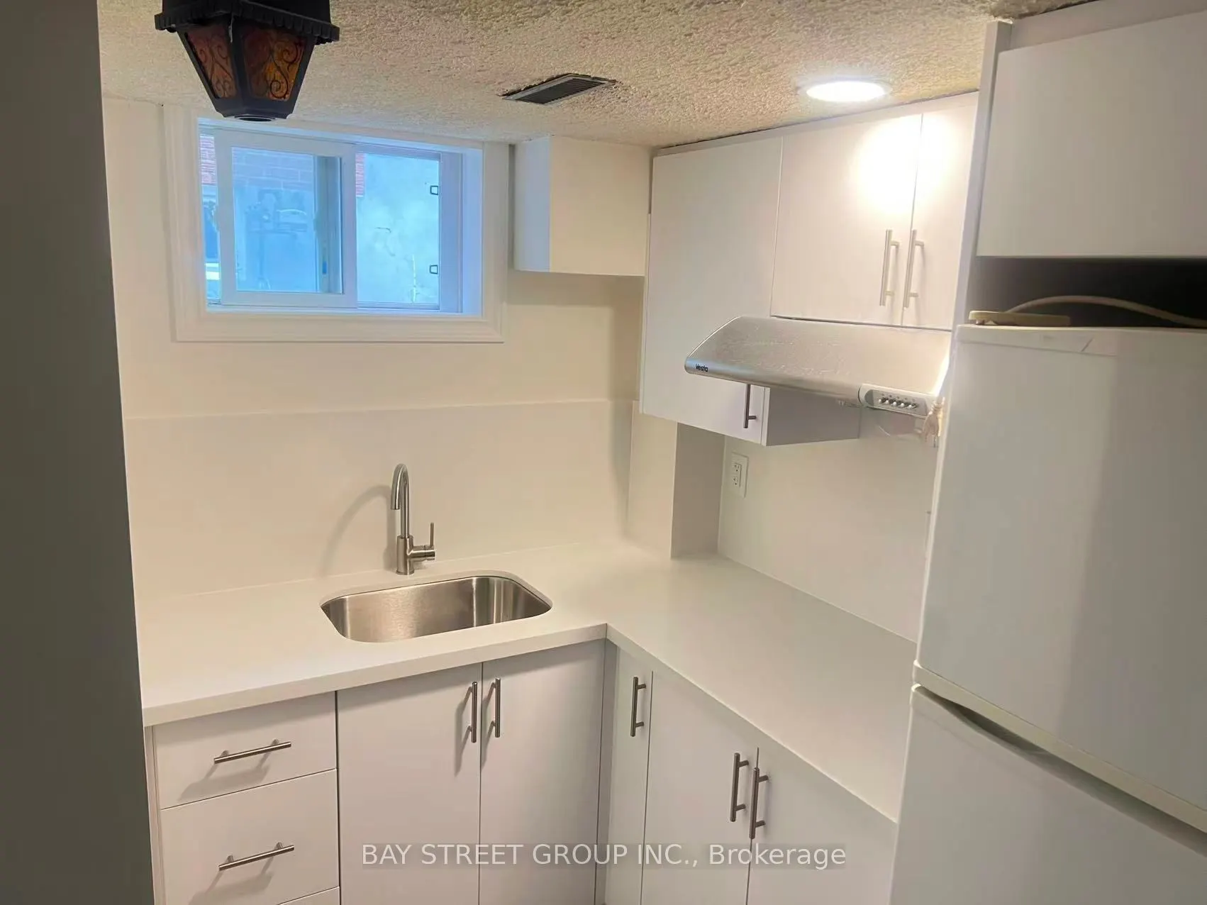 204 FAIRGLEN Avenue W, #B2